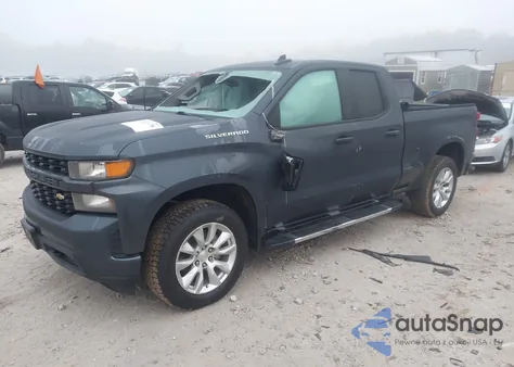 2021 Chevrolet Silverado 1500 2Wd Standard Bed Custom z USA, uszkodzony, nr VIN 1GCRWBEH9MZ104830